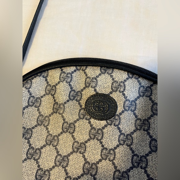 Vintage Gucci Navy Crossbody - Picture 2 of 5